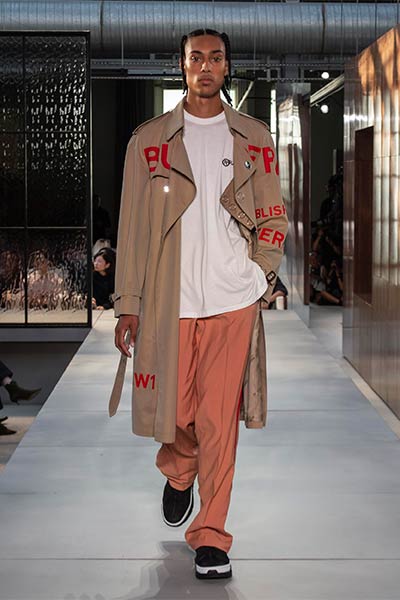 تصاميم راقية بلمسة جريئة ... اليك مجموعة Ricardo Tisci الأولى لدار Burberry